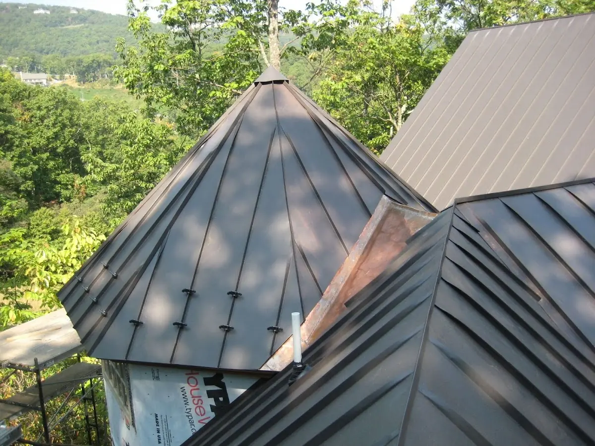 Professional Roof Tarp Installation by Craftsman Roofing in Babbatasset Village